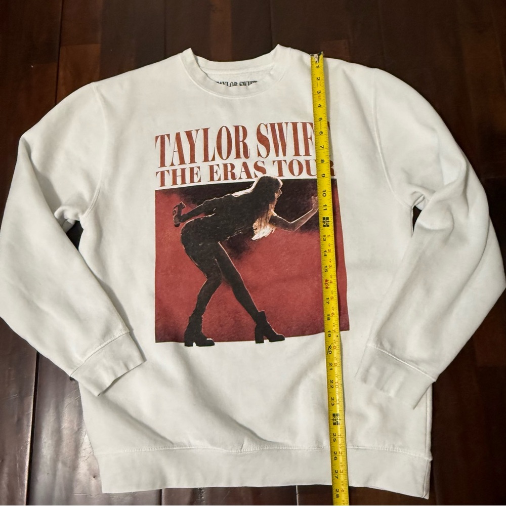 Taylor Swift The Eras Tour White Sweatshirt Women’s Size Large - Picture 6 of 6